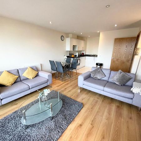 Blue Sky Apartments@Guildford Town Centre ภายนอก รูปภาพ
