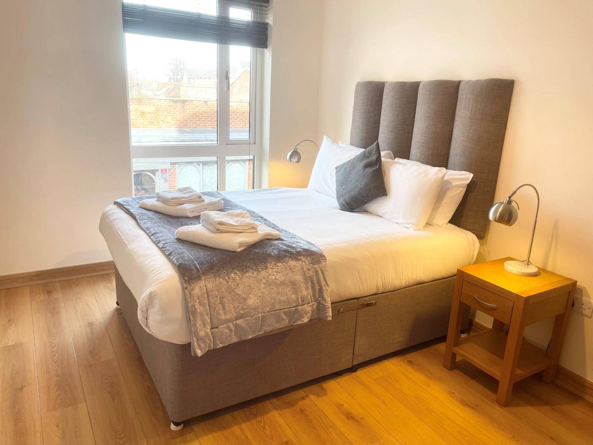 Blue Sky Apartments@Guildford Town Centre ภายนอก รูปภาพ