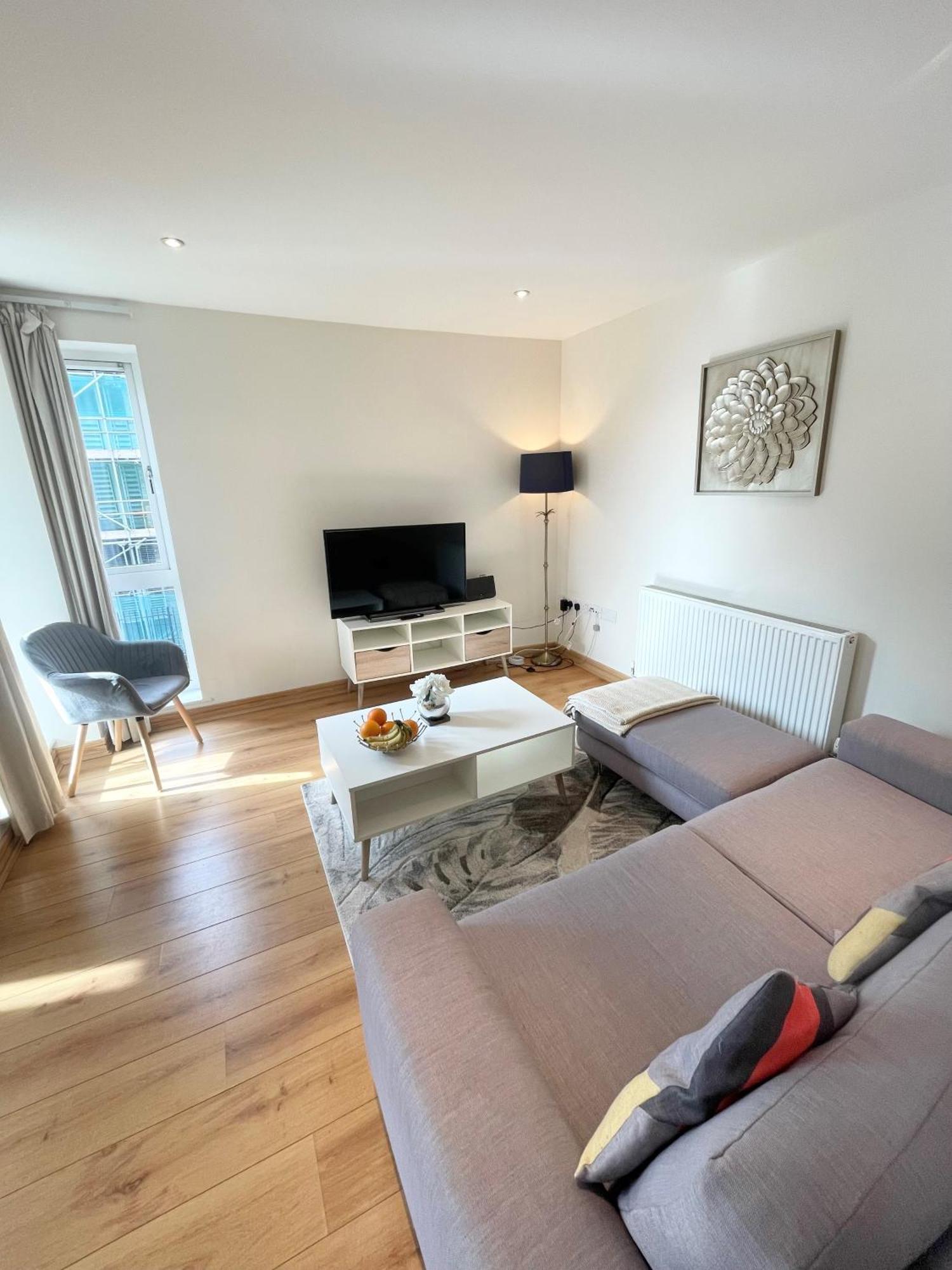 Blue Sky Apartments@Guildford Town Centre ภายนอก รูปภาพ
