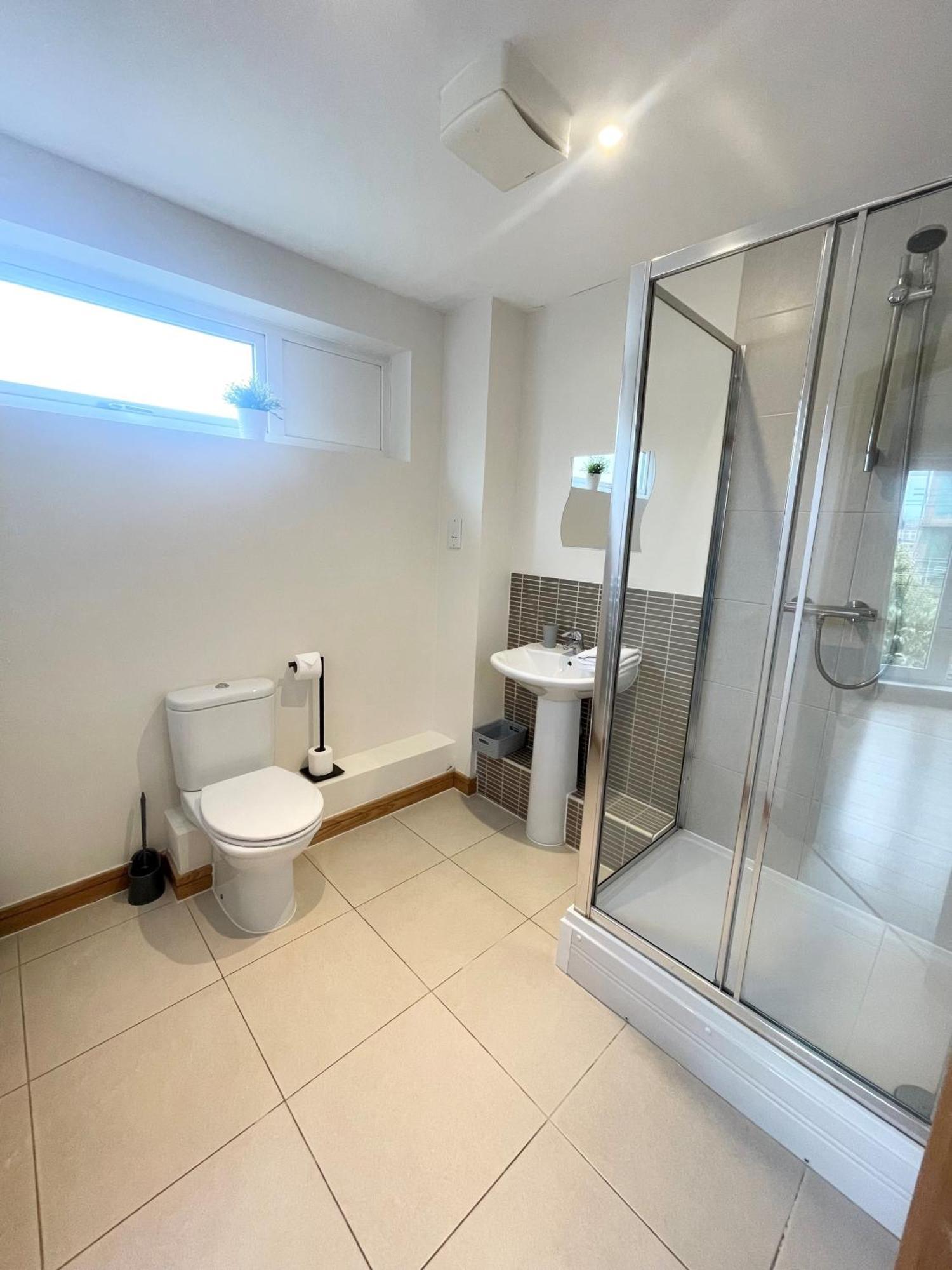 Blue Sky Apartments@Guildford Town Centre ภายนอก รูปภาพ