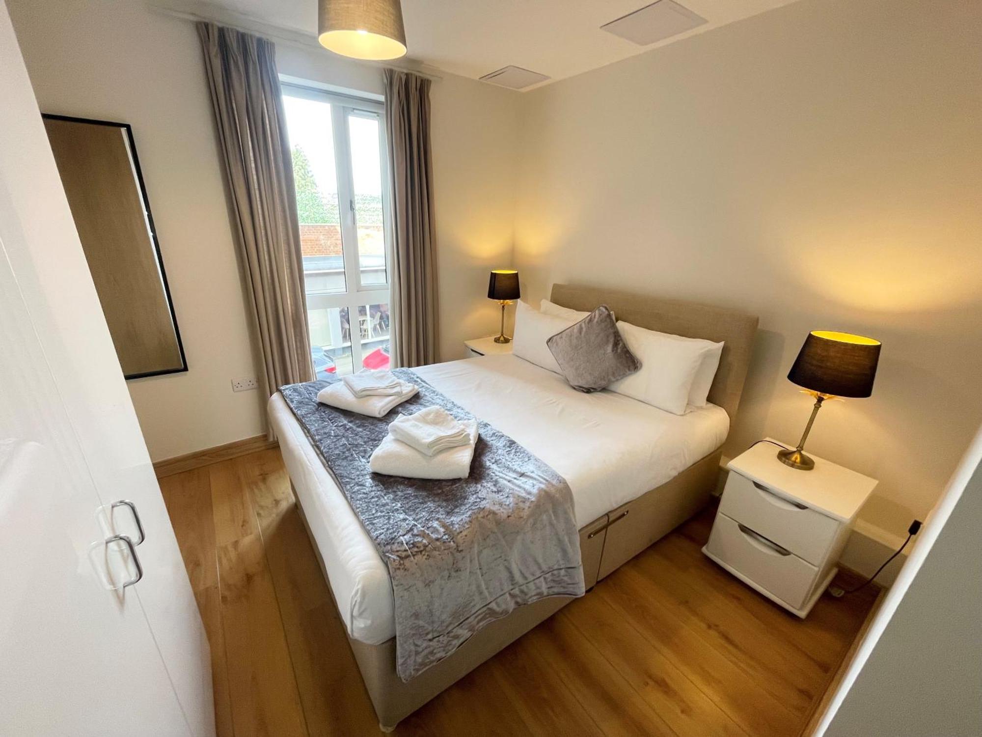 Blue Sky Apartments@Guildford Town Centre ภายนอก รูปภาพ