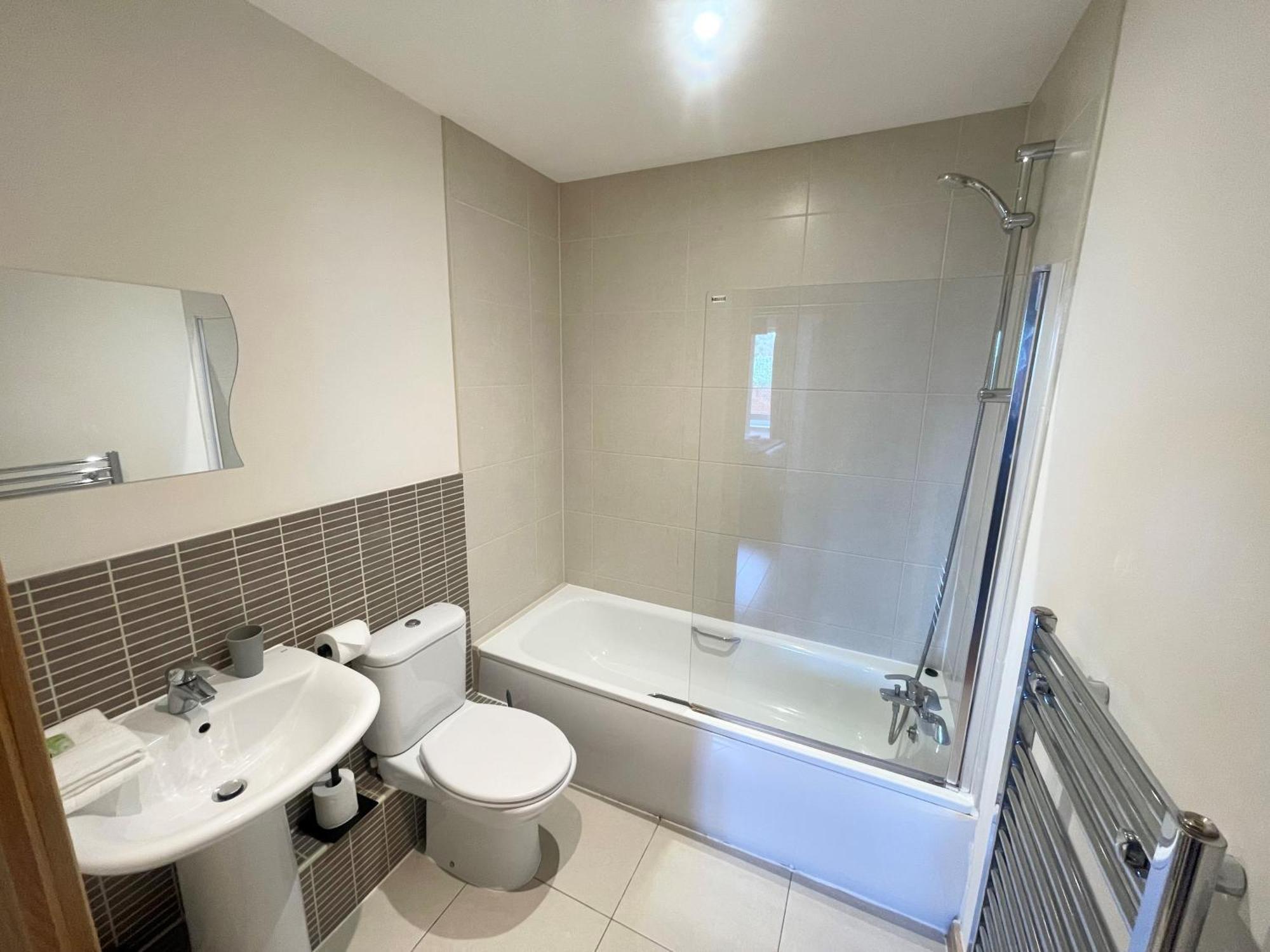 Blue Sky Apartments@Guildford Town Centre ภายนอก รูปภาพ