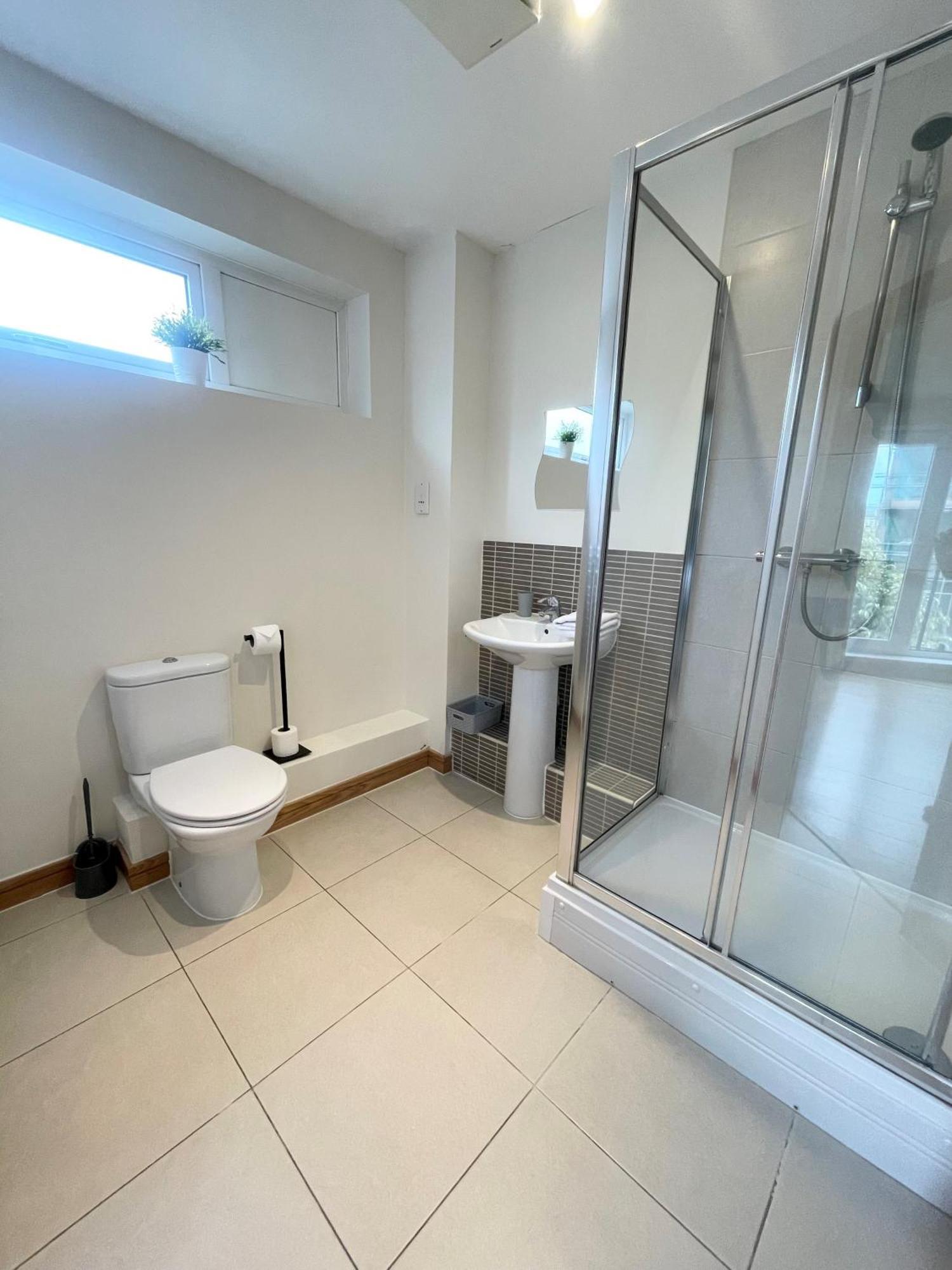 Blue Sky Apartments@Guildford Town Centre ภายนอก รูปภาพ