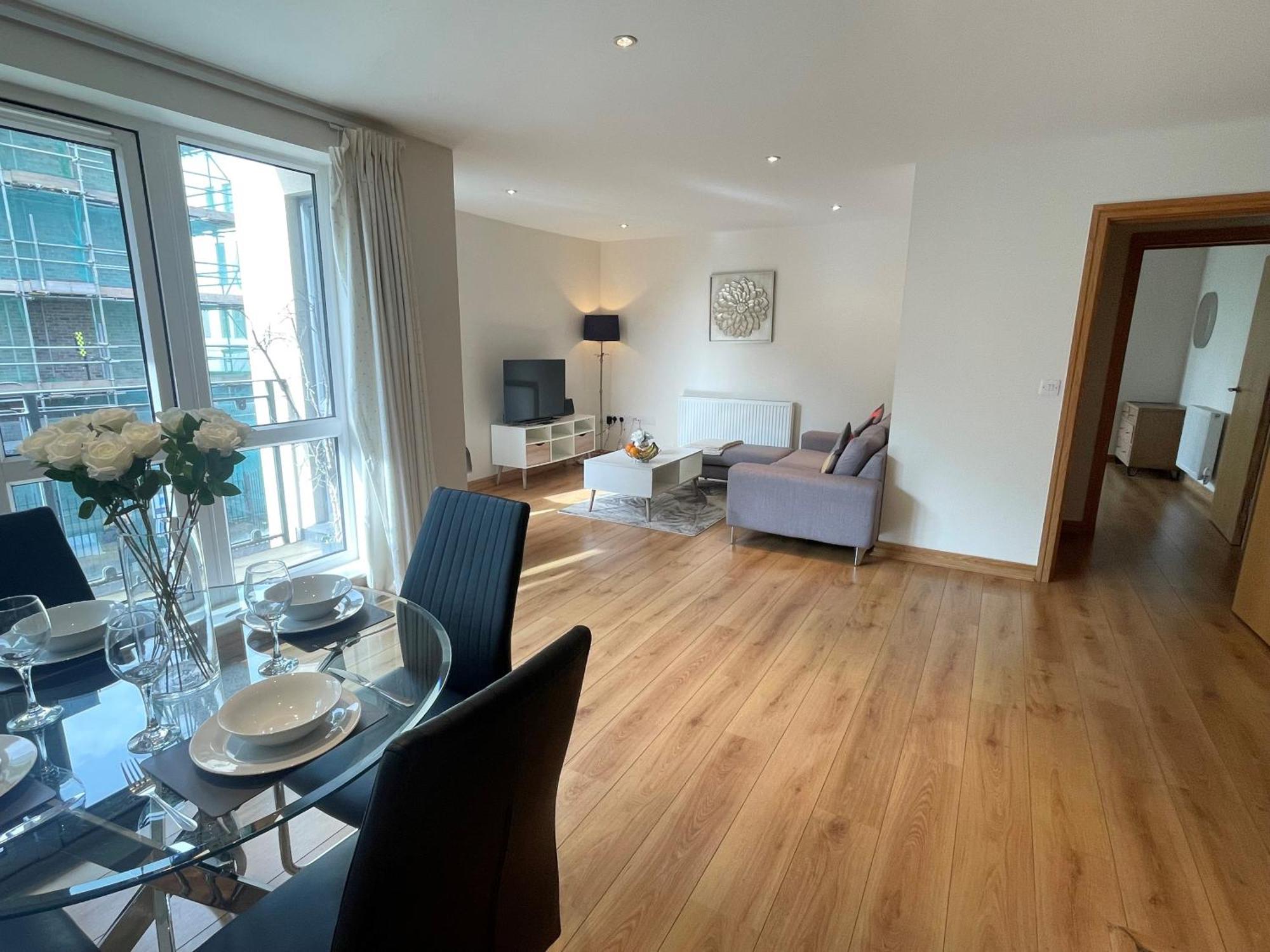 Blue Sky Apartments@Guildford Town Centre ภายนอก รูปภาพ