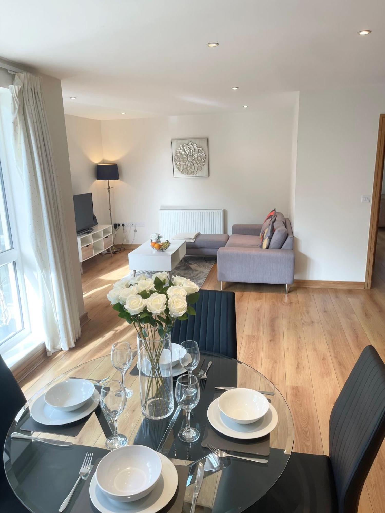 Blue Sky Apartments@Guildford Town Centre ภายนอก รูปภาพ
